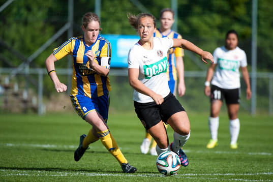 Eskilsminnes Maja Olofsson jagar Hittraps Marielle Karlsson
