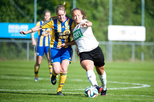Eskilsminnes Maja Olofsson jagar Hittraps Marielle Karlsson