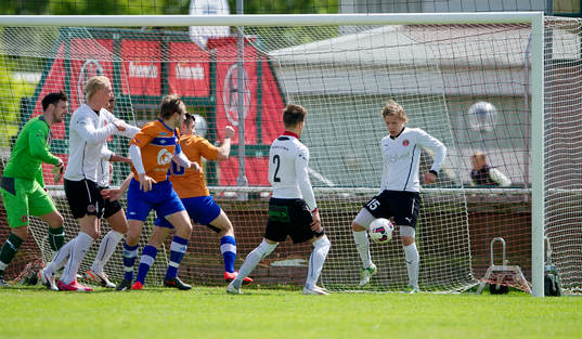 Hittarps Jonathan Olsson räddar på mållinjen