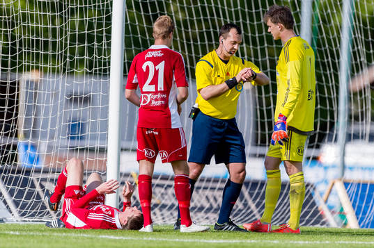 Degerfors Patrik Anttonen skadar sig