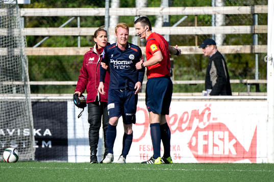 Utsiktens Robin Jonsson skadas