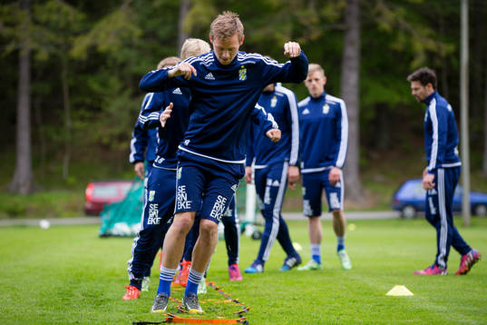 IFK Göteborgs Jakob Ankersen värmer upp