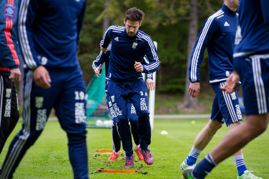 IFK Göteborgs Heath Pearce värmer upp