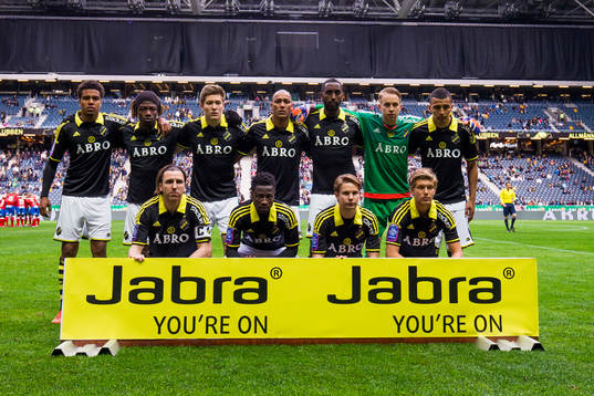 s startelva inför fotbollsmatchen i Allsvenskan mellan AIK och Helsingborg den 31 maj 2015. Övre raden från vänster: Noah Sonko Sundberg, Mohamed Bangura, Haukur Hauksson, Alessandro Silva Pereira, Nabil Bahoui, målvakt Patrik Carlgren och Nabil Bahoui. Undre raden från vänster: Nils-Eric Johansson, Ebenezer Ofori, Johan Blomberg och Anton Jönsson Salétros. 