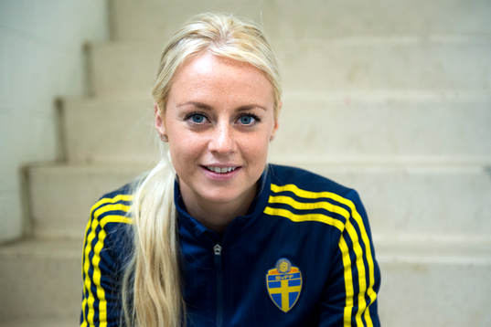 Sveriges Amanda Ilestedt poserar för ett porträtt innan en träning med landslaget den 31 maj 2015 i Toronto.