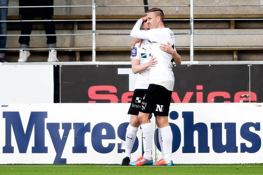 Örebros Daniel Gustavsson jublar