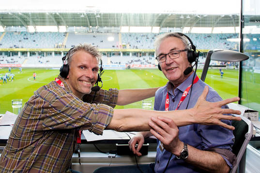 Radiosportens Ralf Edström gör sin sista match som expertkommentator här tillsammans med Christian Olsson