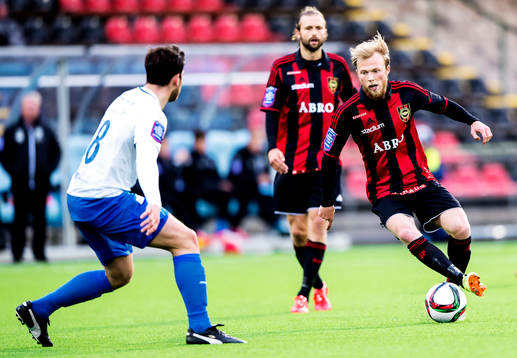 Brommapojkarnas Pontus Åsbrink och Värnamos Carlos Gaete