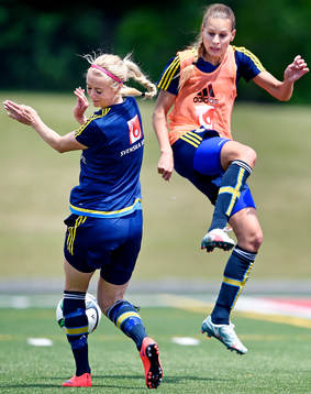 Sveriges Amanda Ilestedt och Charlotte Rohlin