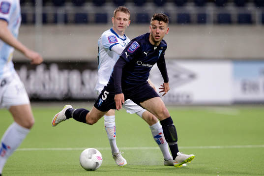 Gefles Johan Bertilsson och Malmö FFs Erdal Rakip