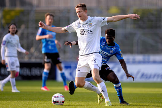 Sundsvalls Johan Eklund och Halmstads King Osei Gyan