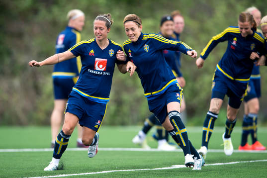 Sveriges Lina Nilsson och Therese Sjögran 
