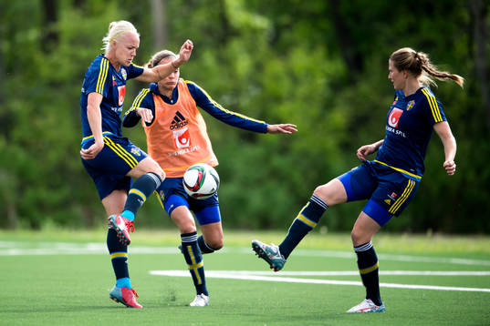 Sveriges Caroline Seger, Charlotte Rohlin och Emma Berglund