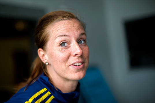 Sveriges Lotta Schelin blir intervjuad