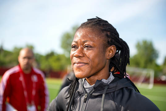 Nigerias målvakt Precious Dede