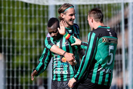 Varbergs Thomas Boakye jublar efter 1-0