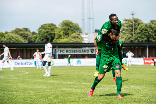 Prespa Birliks Kristian Legiec och David Abaya jublar