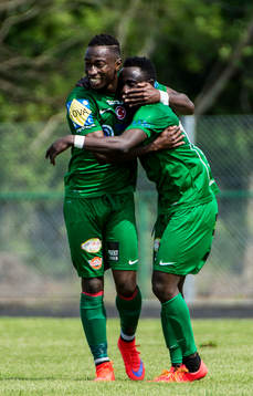 Prespa Birliks Sadat Karim och Edafe Egbedi jublar