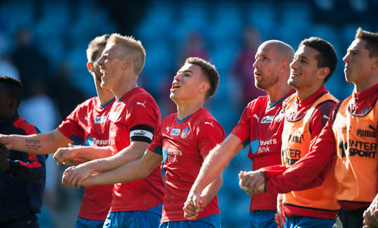 Helsingborgs målskyttar Jordan Larsson och Peter Larsson gör vågen i matchen i allsvenskan mellan Helsingborg och Åtvidaberg i Helsingborg 6 juni 2015.