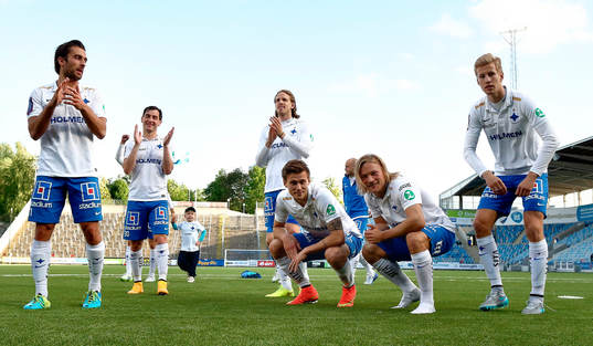 Sittande Norrköpings Arnór Ingvi Traustason och Nicklas Bärkroth i matchen mellan Norrköping och Falkenberg i Allsvenskan i fotboll den 07 juni 2015 i Norrköping.
