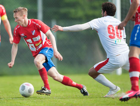 Höganäs Fredrik Svanbäck och Assyriskas Naramsin Staifo