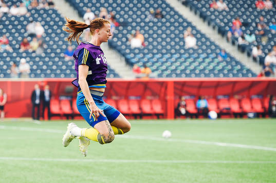 Sveriges  Lotta Schelin värmer upp