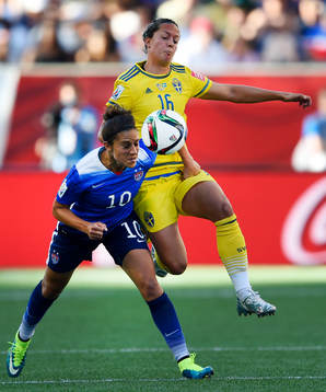 s Carli Lloyd och Sveriges Lina Nilsson