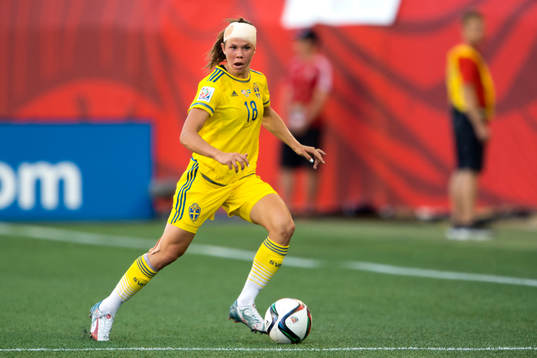 Sveriges Jessica Samuelsson med lindat huvud