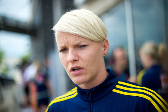 Sveriges Nilla Fischer blir intervjuad