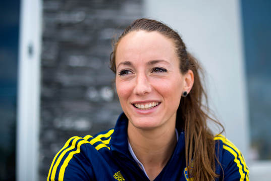 Sveriges Kosovare Asllani blir intervjuad