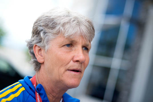 Sveriges förbundskapten Pia Sundhage blir intervjuad