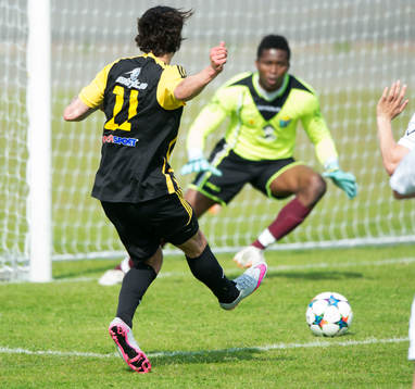 IFK Hässleholms Karim Al-Asi missar friläge i matchen i division 2 mellan IFK Hässleholm och BW90 i Hässleholm 13 juni 2015.