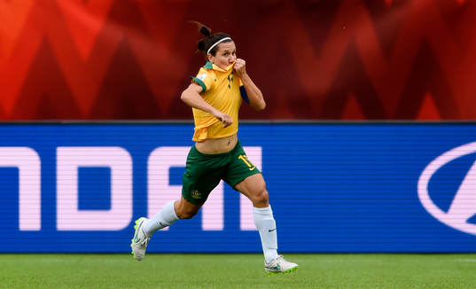 Australiens Lisa De Vanna jublar efter att ha gjort 1-0