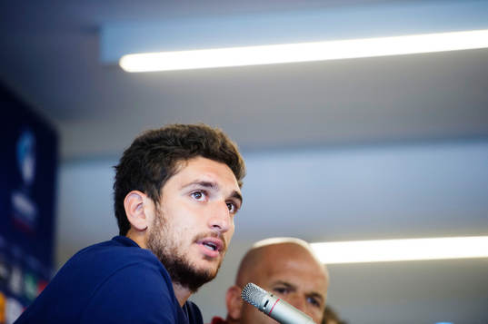 Italiens Matteo Bianchetti deltar i en presskonferens