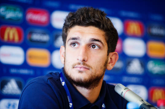 Italiens Matteo Bianchetti deltar i en presskonferens