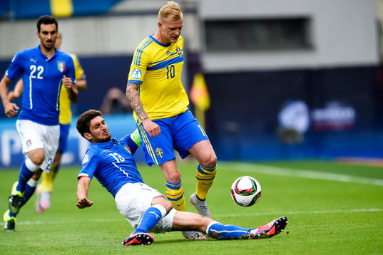Italiens Matteo Bianchetti och Sveriges John Guidetti