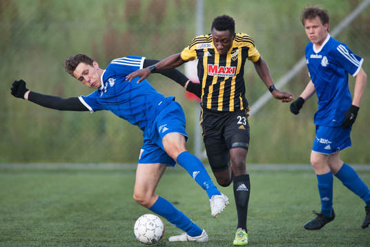IFK Hässleholms Waxiu Shehu i matchen i division 2 mellan Kvarnby och IFK Hässleholm i Malmö 18 juni 2015.