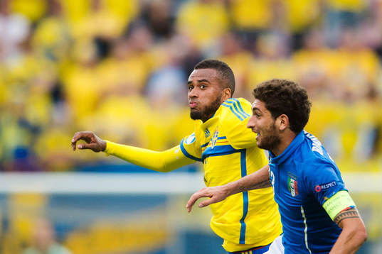Sveriges Isaac Kiese Thelin och Italiens Matteo Bianchetti