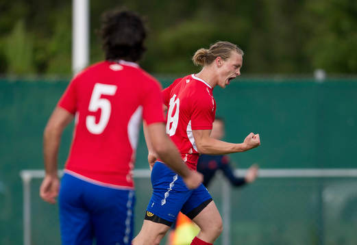 Höganäs Robin Hofsö jublar efter 2-0
