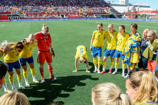 Sveriges spelare laddar upp före åttondelsfinalen i VM
