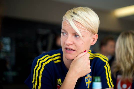 Sveriges Nilla Fischer blir intervjuad