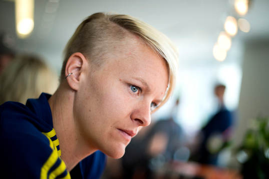 Sveriges Nilla Fischer blir intervjuad