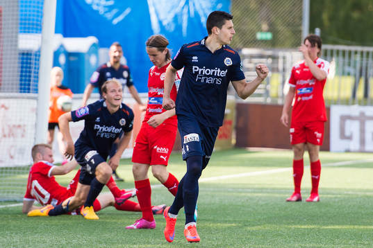 Utsiktens Luka Mijaljevic jublar efter att ha gjort 2-0