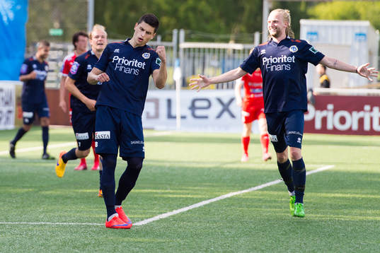 Utsiktens Luka Mijaljevic jublar efter att ha gjort 2-0
