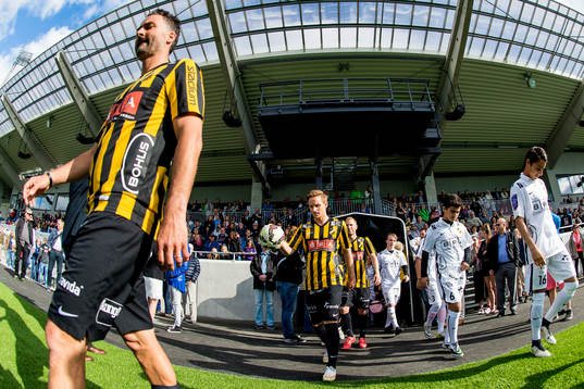 Invigningsmatch med gamla spelaren Jonas Bjurström