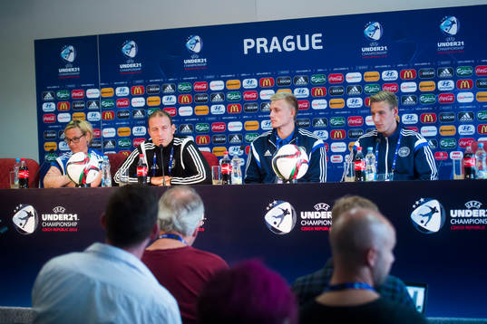 Danmarks förbundskapten Jess Thorup, Frederik Sörensen och Nicolai Brock-Madsen