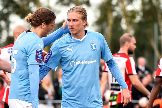 Malmö FFs Simon Kroon jublar efter 3-1