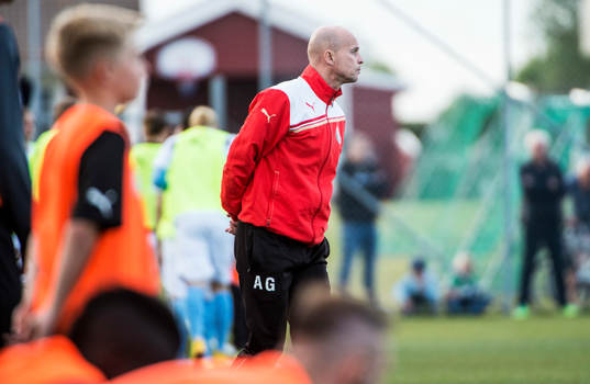 Höllvikens tränare Anders Grimberg