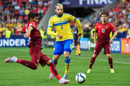 Portugals Ricardo Esgaio och Sveriges Abdullah Khalili