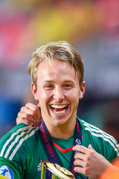 Sveriges målvakt Patrik Carlgren firar